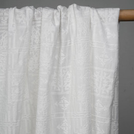 Tissu coton brodé blanc à motif bohème effet points de croix - pretty mercerie - mercerie en ligne