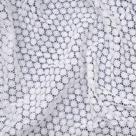 Tissu guipure blanche à motif petites marguerites  - pretty mercerie - mercerie en ligne