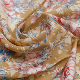 Tissu viscose sable à motif florale rose, rouge et bleu | Pretty Mercerie | Mercerie en ligne