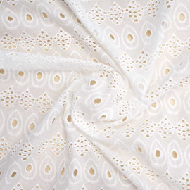 Tissu coton brodé blanc à motif paon | pretty Mercerie | mercerie en ligne