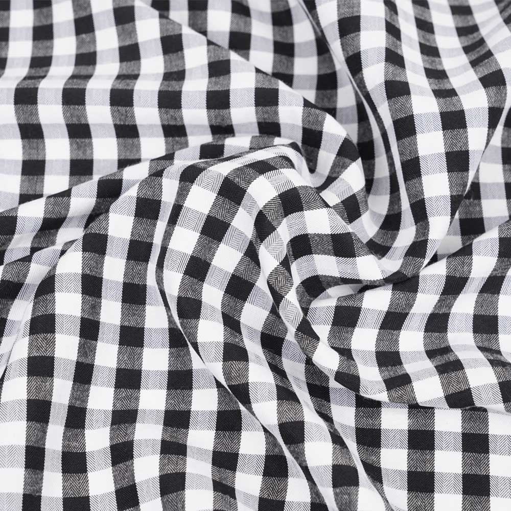 Tissu polycoton noir et blanc à motif tissé vichy | Pretty mercerie | mercerie en ligne
