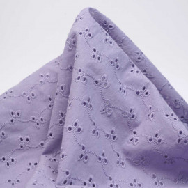 Tissu coton brodé lavande à motif ligne de trèfle ajouré | pretty mercerie | mercerie en ligne
