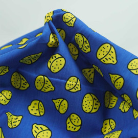 Tissu popeline de coton bleu à motif citron jaune