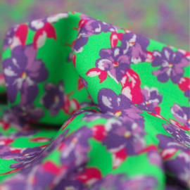 Tissu viscose BeauJour vert à motif floral mauve et rose